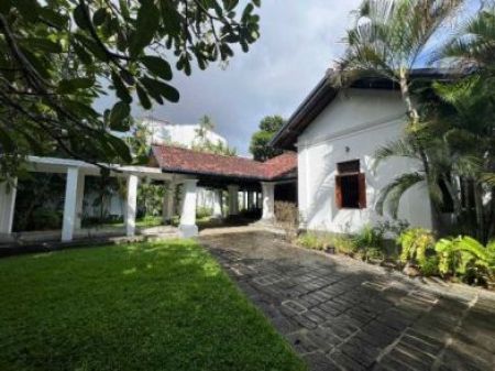 Exterior - Beautiful colonial House for Rent in Colombo 5