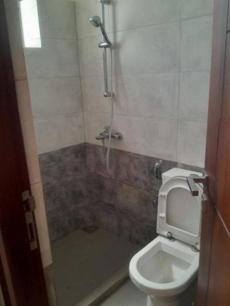 Bathroom - 3 Bedroom apartment for sale in Colombo 6 for Rs. 50 million (negotiable)