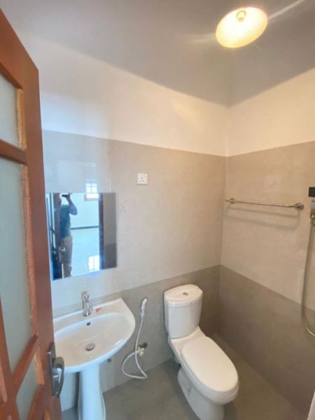 Bathroom - (OG29) 3 Bedroom house for sale in Piliyandala for Rs. 17 million (negotiable)