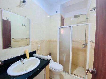 Bathroom - Spacious 3-Bedroom Apartment in Srijayawardena Pura