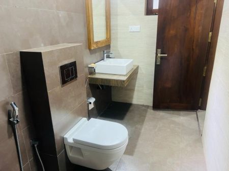 Bathroom - (SE662) 5 Bedroom house for sale in Nugegoda for Rs. 250 million (negotiable)