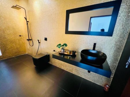 Bathroom - (SE902) 4 Bedroom house for sale in Nugegoda for Rs. 125 million (negotiable)