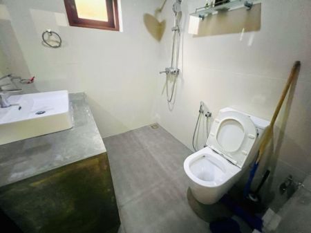 Bathroom - (SE984) 5 Bedroom house for sale in Nugegoda for Rs. 95 million (negotiable)