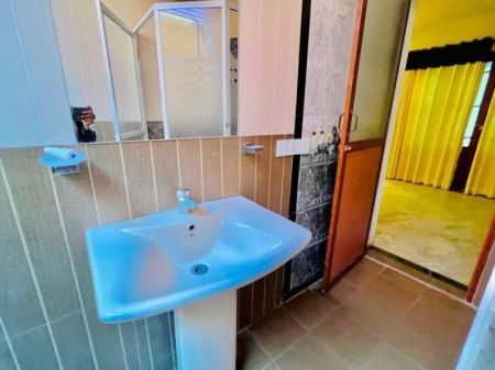 Bathroom - (SD129) 5 Bedroom house for sale in Negombo for Rs. 65 million (negotiable)