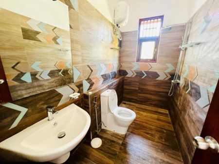 Bathroom - (SE679) 5 Bedroom house for sale in Thalawathugoda for Rs. 69 million (negotiable)