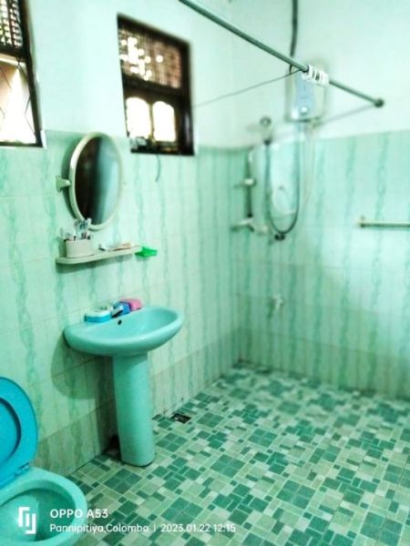 Bathroom - (SE1166) 5 Bedroom house for sale in Pannipitiya for Rs. 26 million (negotiable)