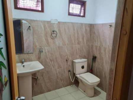 Bathroom - (SE970) 6 Bedroom house for sale in Maharagama for Rs. 40 million (negotiable)