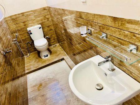 Bathroom - (SE432) 5 Bedroom house for sale in Pannipitiya for Rs. 49 million (negotiable)