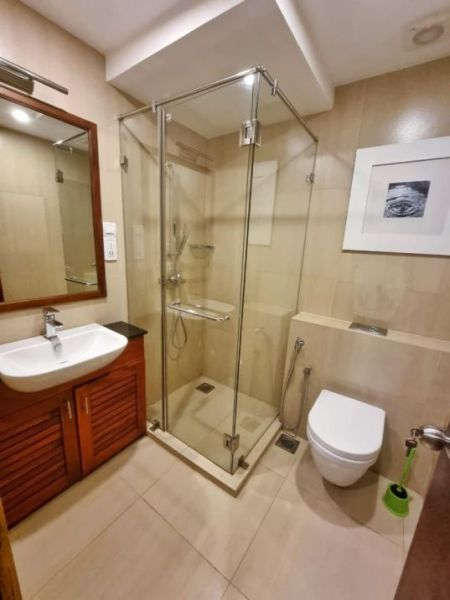 Bathroom - Cozy Furnished 3 Bedroom APARTMENT for RENT in Platinum One Suites Galle Road, Colombo 3 ✨