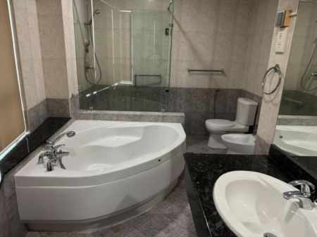 Bathroom - Iceland Residencies - 4 Rooms Furnished Apartment for Rent - PDA3