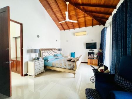 Living Room - (SE427) 4 Bedroom house for sale in Pita Kotte for Rs. 150 million (negotiable)