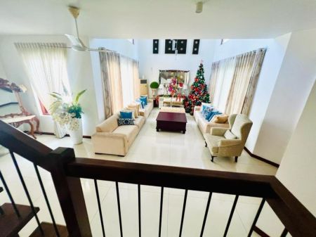 Dining room - (SE427) 4 Bedroom house for sale in Pita Kotte for Rs. 150 million (negotiable)