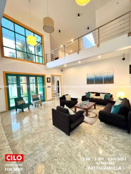 Living Room - 5 bedrooms | Luxury villa in Thalawathugoda for immediate rent 