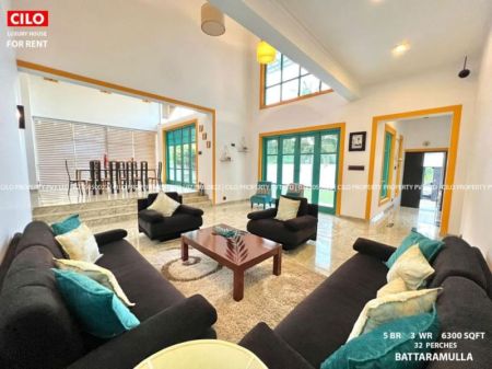 Living Room - 5 bedrooms | Luxury villa in Thalawathugoda for immediate rent 