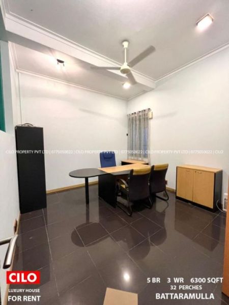 Dining room - 5 bedrooms | Luxury villa in Thalawathugoda for immediate rent 