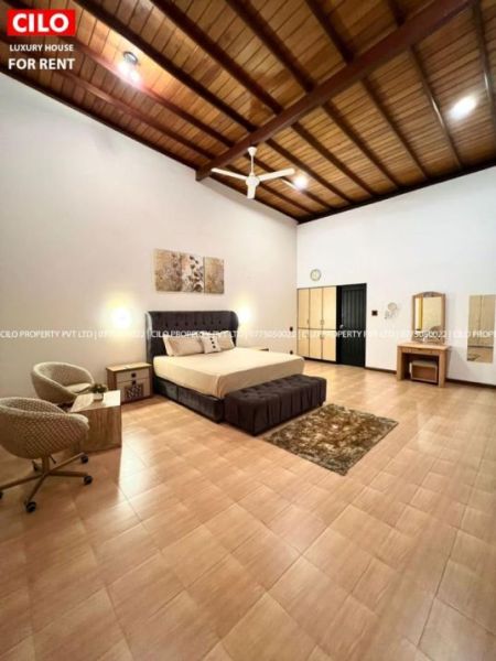 Living Room - 5 bedrooms | Luxury villa in Thalawathugoda for immediate rent 