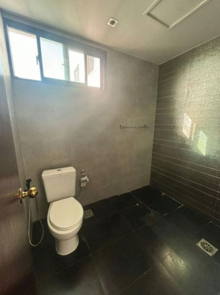 Bathroom - Royal Park - 04 Bedroom Unfurnished Apartment for Sale in Rajagiriya (A1830)