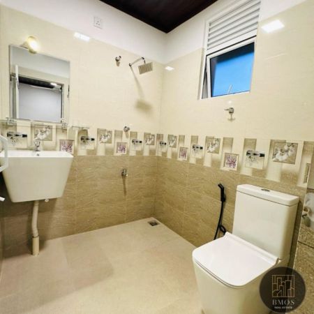 Bathroom - 4 Bedroom house for rent in Nugegoda for Rs. 2.50 lakhs (Per Month)