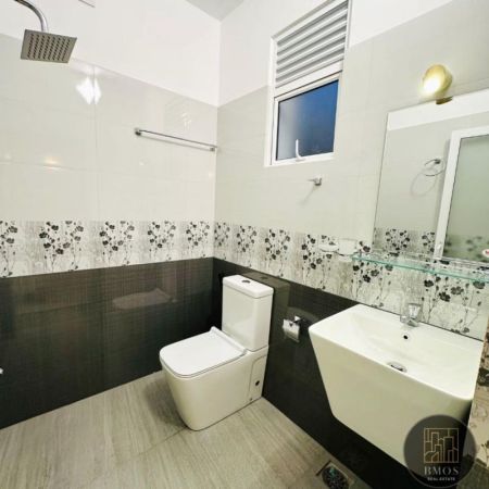 Bathroom - 4 Bedroom house for rent in Nugegoda for Rs. 2.50 lakhs (Per Month)