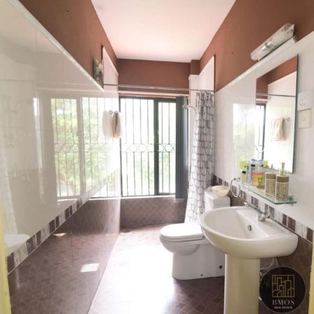 Bathroom - 4 Bedroom house for sale in Rajagiriya for Rs. 77 million