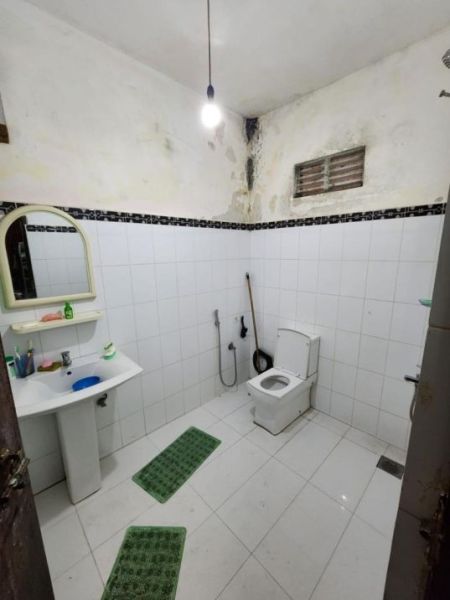 Bathroom - 3 Story House for sale at Colombo 6