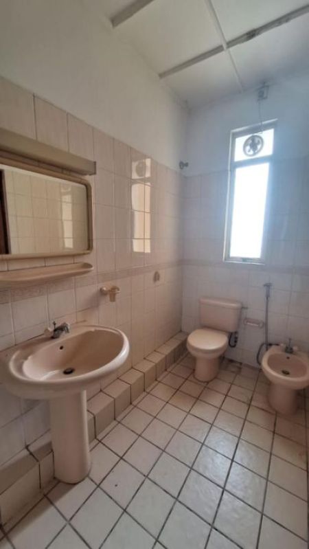 Bathroom - ￭ Queens Court Apartment ￭ 2 Bedroom ￭ Apartment For Sale ￭ (NK546)