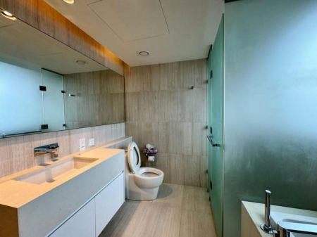 Bathroom - 3 bed room luxury apartment at Colombo City center.