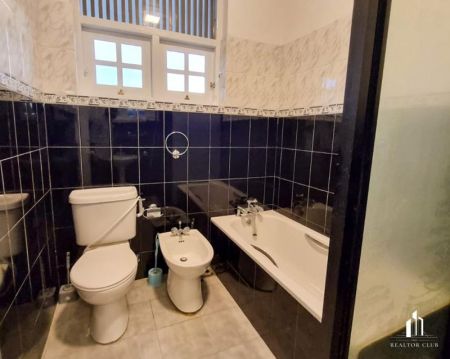 Bathroom - 05 Bedroom House for Rent - Thimbirigasaya Road - Unfurnished / Furnished - Colombo 05