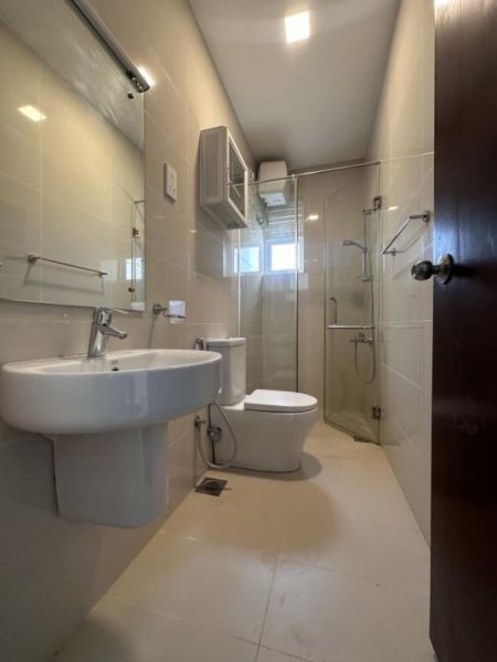 Bathroom - Cozy Duplex Unit Rent in Colombo 7