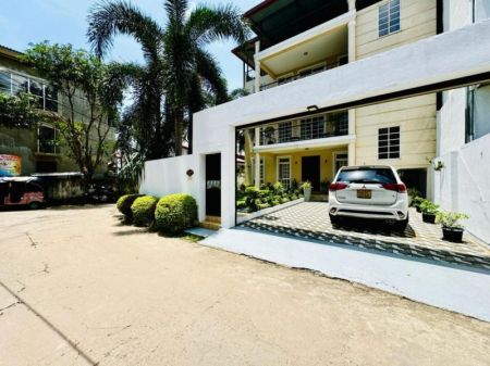 Living Room - (SE1213) 5 Bedroom house for sale in Nugegoda for Rs. 146 million (negotiable)