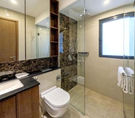 Bathroom - Twin Peaks/02beds/per day basis/for rent in Colombo-02. 