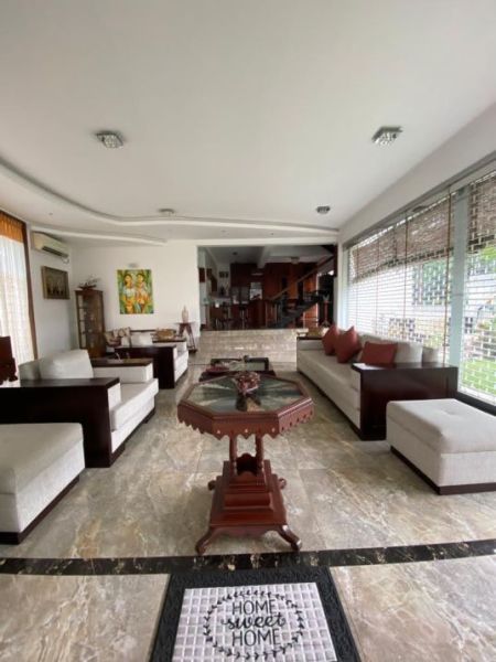 Living Room - Luxurious 4 Bedroom House For Sale