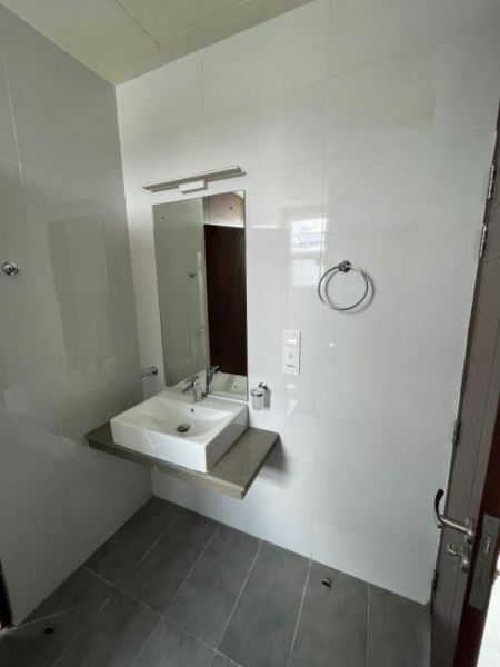 Bathroom - The Castle - 03 Bedroom Unfurnished Apartment for Sale in Colombo 08 (A2481) 