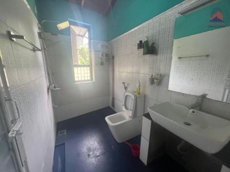 Bathroom - Architecture designed, 03 storied, 04 Bedroom house for sale in Himbutana, Mulleriyawa