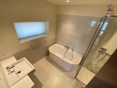 Bathroom - Luxury Fully Furnished Apartment for Rent in Cinnamon Life Suites - Colombo 02