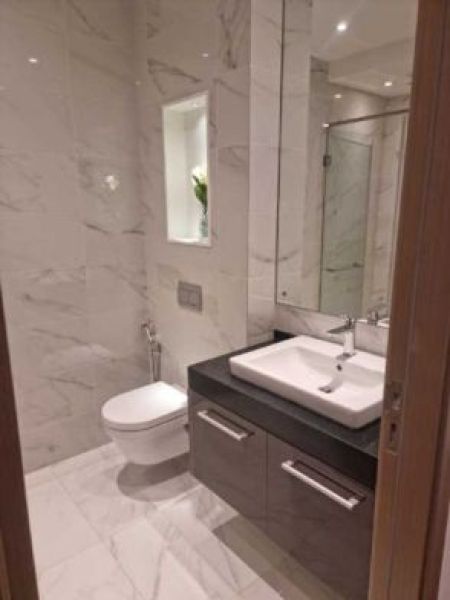 Bathroom - Luxury 2 bedrooms Apartment For Sale