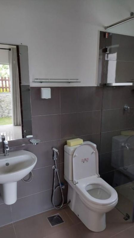 Bathroom - 2BR Unfurnished Apartment At Cantabury Garden, Piliyandala  (la 542)