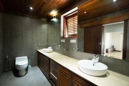 Bathroom - Elegant 5-Bedroom Luxury House for Rent in Colombo 07