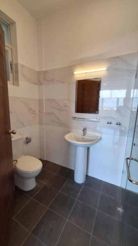 Bathroom - ￭ Barrington ￭ 03 Bedrooms ￭  Apartment for Sale ￭ (NK782)