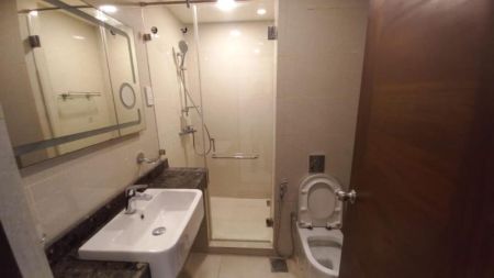 Bathroom - Capital Trust/03beds/short term/furnished/for rent in Colombo-04.