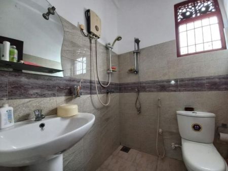 Bathroom - 10 Perch House for SALE in Malabe - Code HJ003