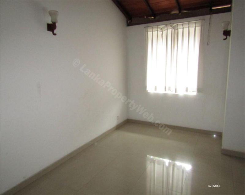  Land with house for sale/rent