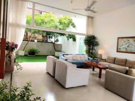 Living Room - RENT | 4 Bedroom House | Battaramulla