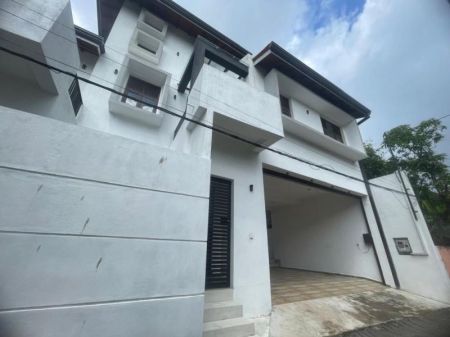 Kitchen - Brand New 5 Bedroom Spacious House for Sale in Boralesgamuwa