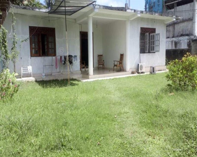  Land with house for sale/rent