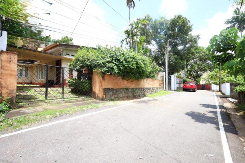  Land with house for sale/rent