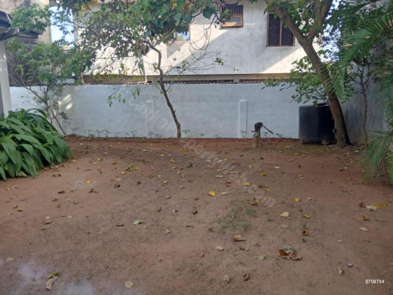  Land with house for sale/rent