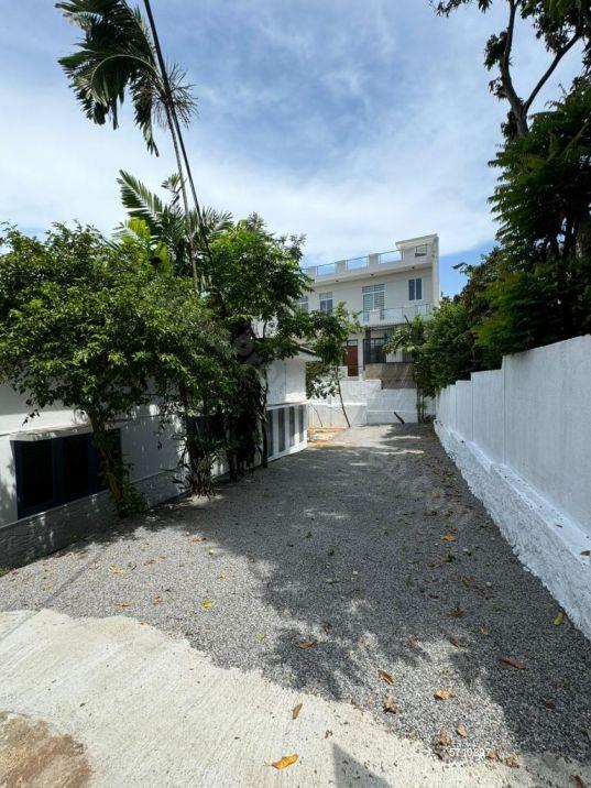  Land with house for sale/rent