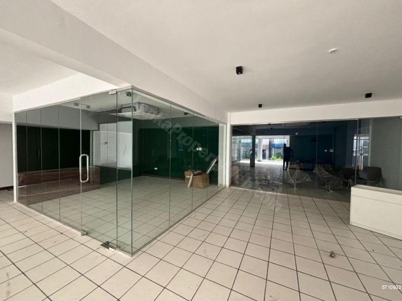  Commercial for sale/rent