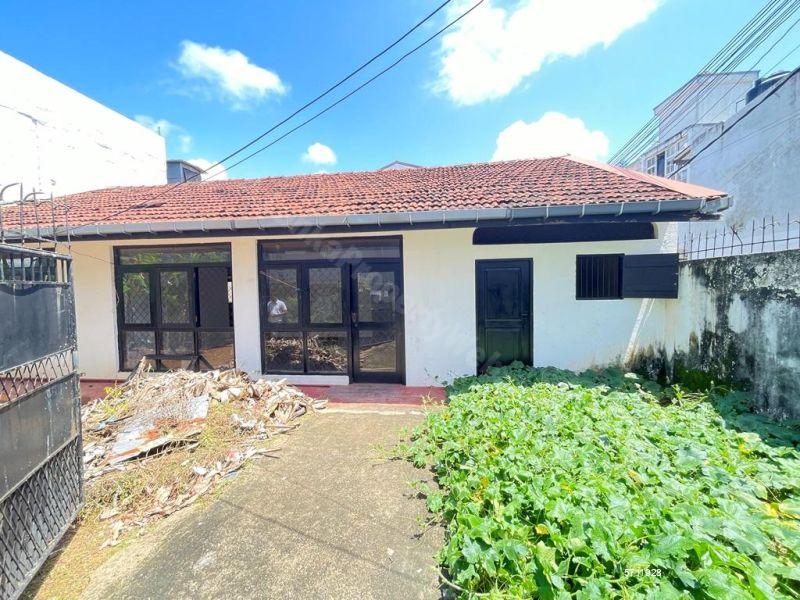  Land with house for sale/rent